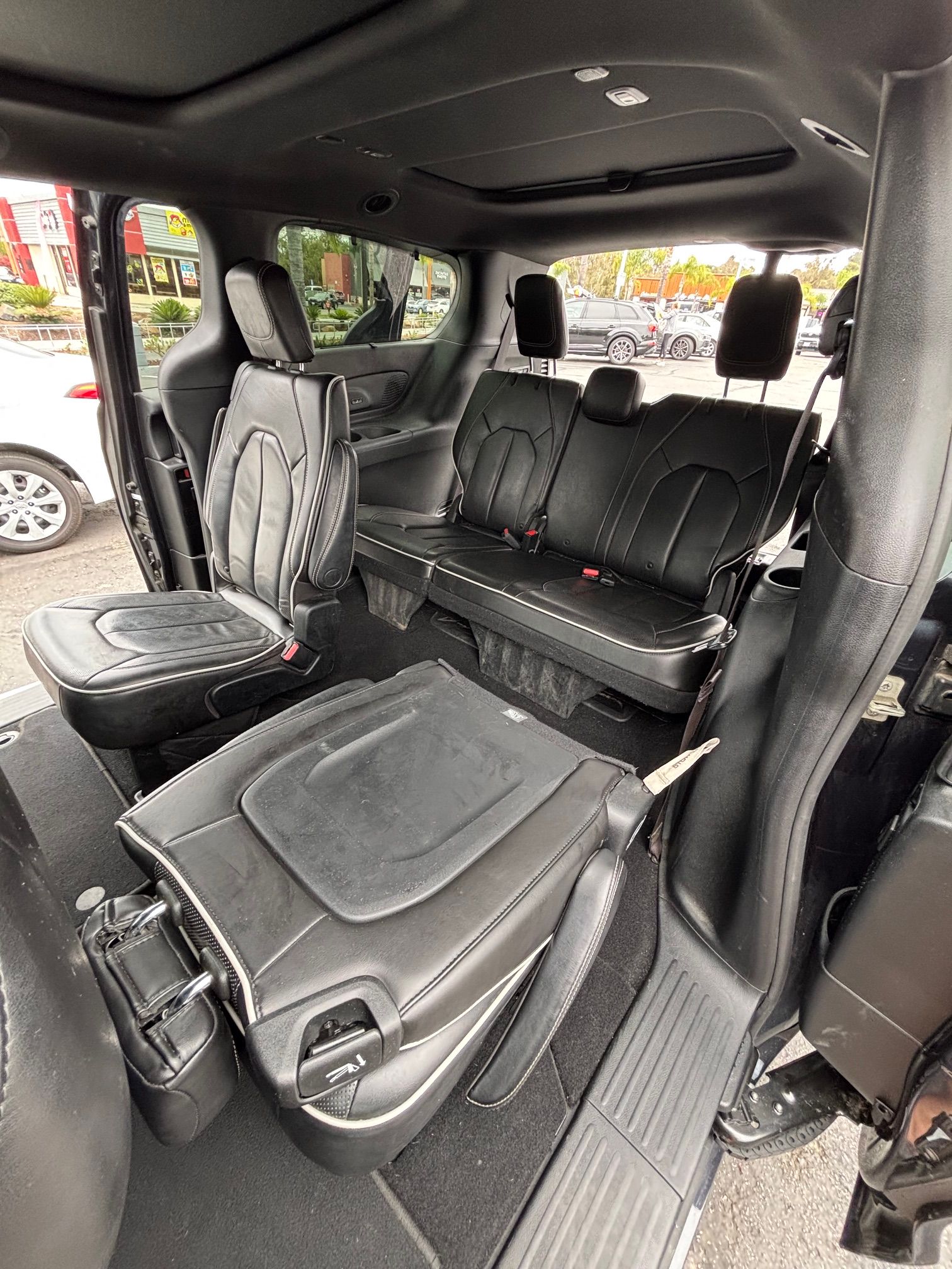 Used 2020 Chrysler Pacifica Limited w/ Advanced Safetytec Group FWD image 15