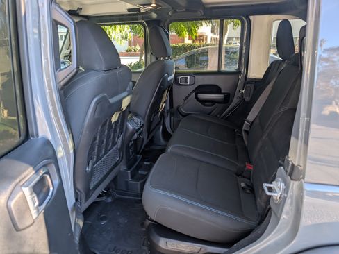 Used 2021 Jeep Wrangler Unlimited Rubicon 4xe w/ Steel Bumper Group image 15