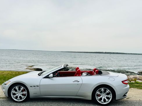 Used 2013 Maserati GranTurismo Convertible image 2