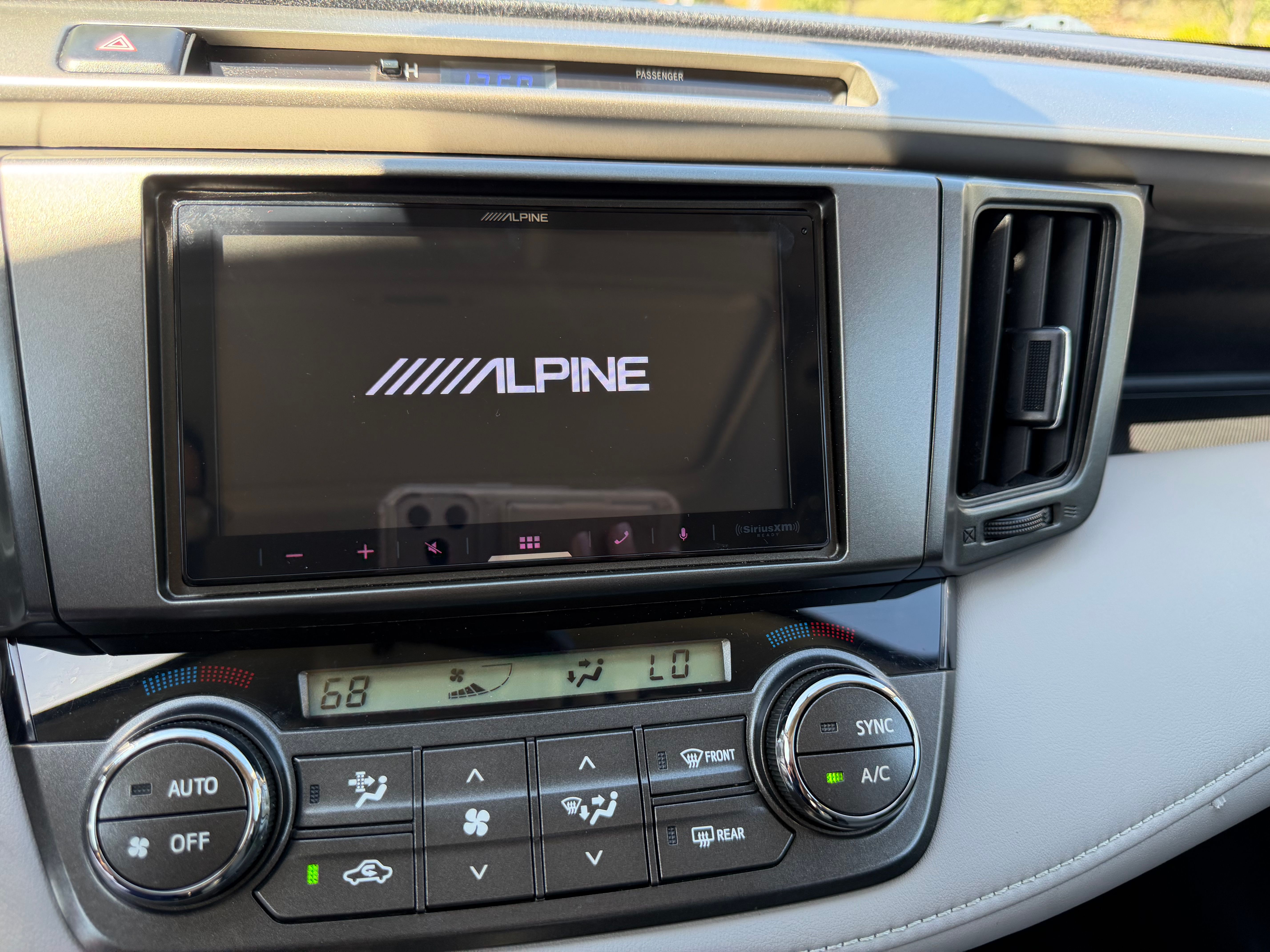 Used 2015 Toyota RAV4 Limited FWD image 5