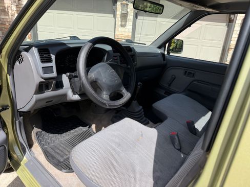 Used 1998 Nissan Frontier XE RWD image 5