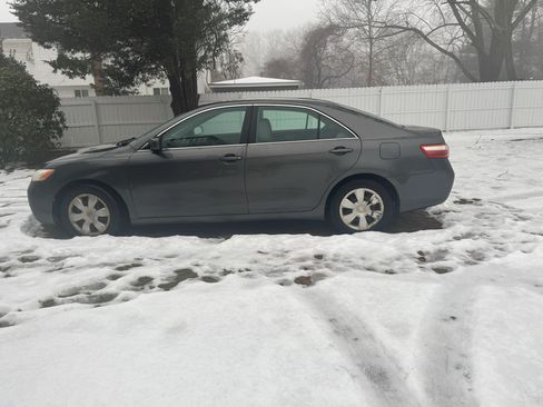 Used 2009 Toyota Camry XLE image 1