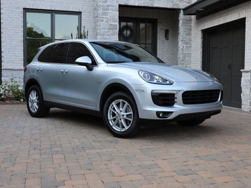 Used 2016 Porsche Cayenne Diesel AWD/4WD image 1