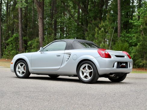 Used 2003 Toyota MR2 RWD image 17