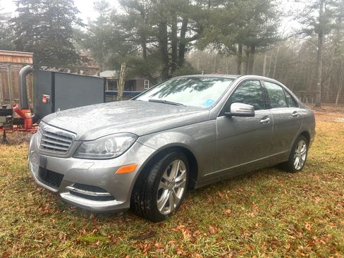 Used 2013 Mercedes-Benz C 300 4MATIC Sedan image 2