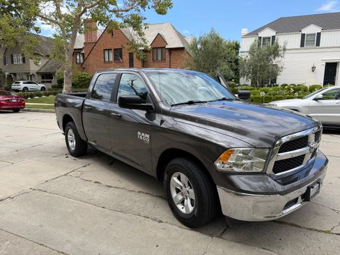 Used 2021 RAM 1500 Classic SLT RWD image 2