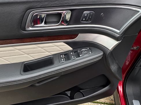 Used 2016 Ford Explorer Platinum image 27