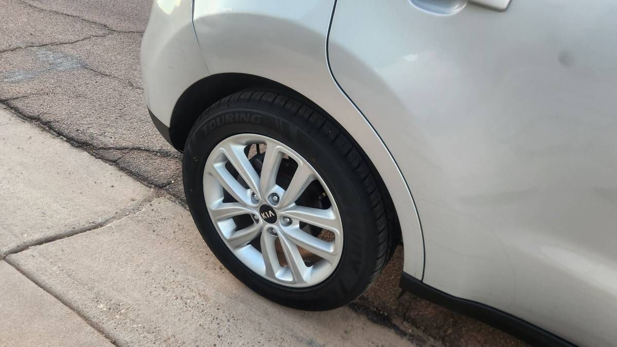 Used 2018 Kia Soul + FWD image 18
