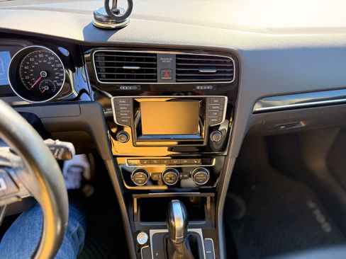 Used 2015 Volkswagen Golf SEL image 10