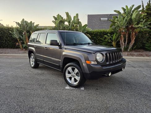 Used 2014 Jeep Patriot Sport w/ Power Value Group AWD/4WD image 1