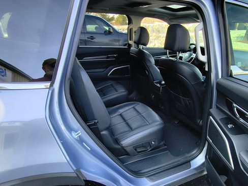 Used 2020 Kia Telluride EX w/ EX Premium Package image 4