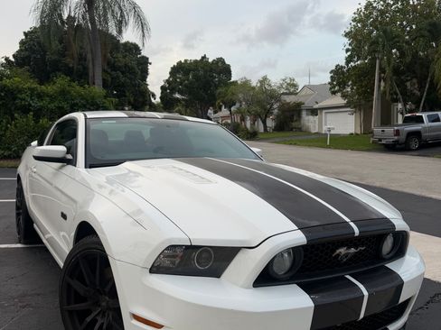 Used 2013 Ford Mustang GT Premium RWD image 4