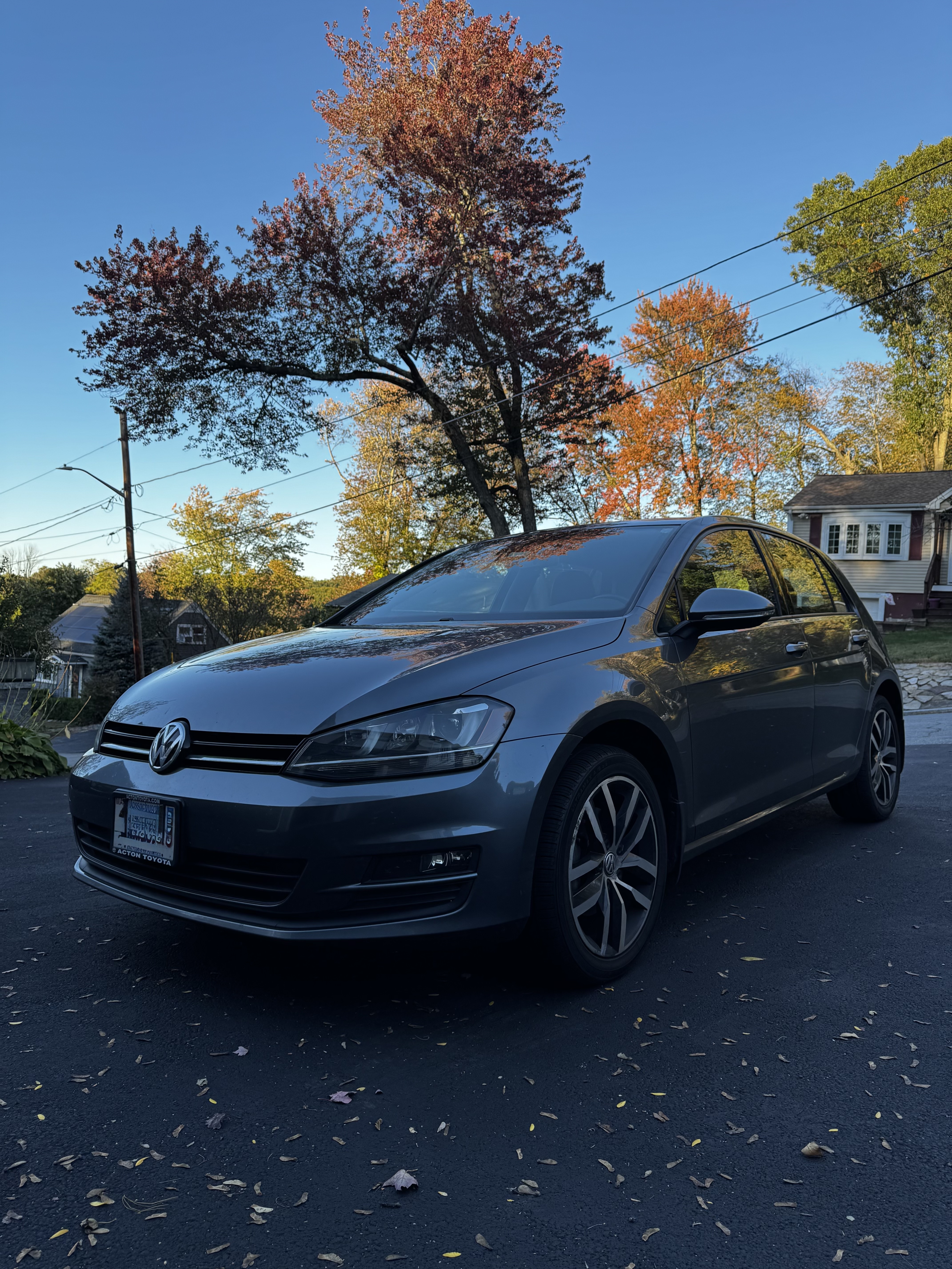 Used 2016 Volkswagen Golf SE w/ Lighting Package FWD image 1