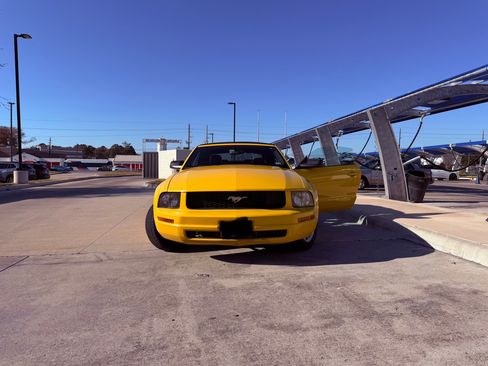 Used 2006 Ford Mustang Convertible image 14
