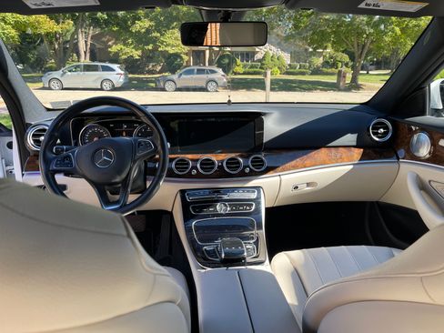 Used 2017 Mercedes-Benz E 300 4MATIC image 12