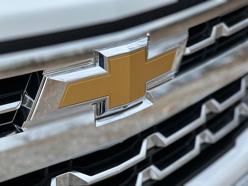 Used 2023 Chevrolet Silverado 1500 LTZ image 4