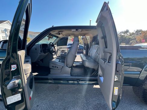 Used 2006 Chevrolet Silverado 1500 LT w/ Onstar Plus Package image 16