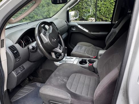 Used 2011 Nissan Pathfinder SV image 4