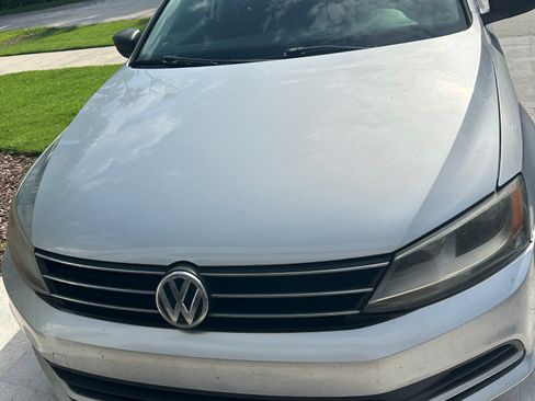Used 2015 Volkswagen Jetta SE FWD image 2