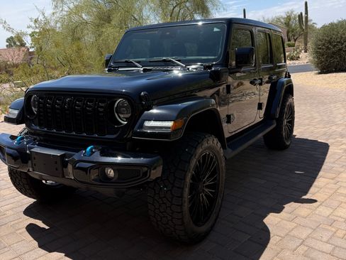 Used 2024 Jeep Wrangler High Altitude AWD/4WD image 2