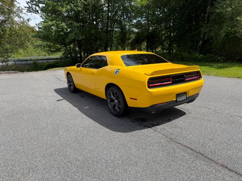 Used 2018 Dodge Challenger R/T Plus RWD image 8