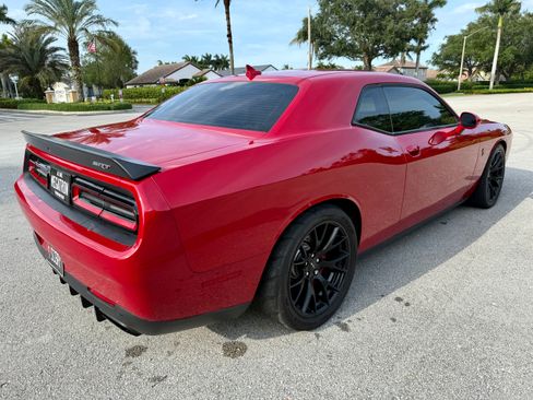 Used 2015 Dodge Challenger SRT Hellcat RWD image 5