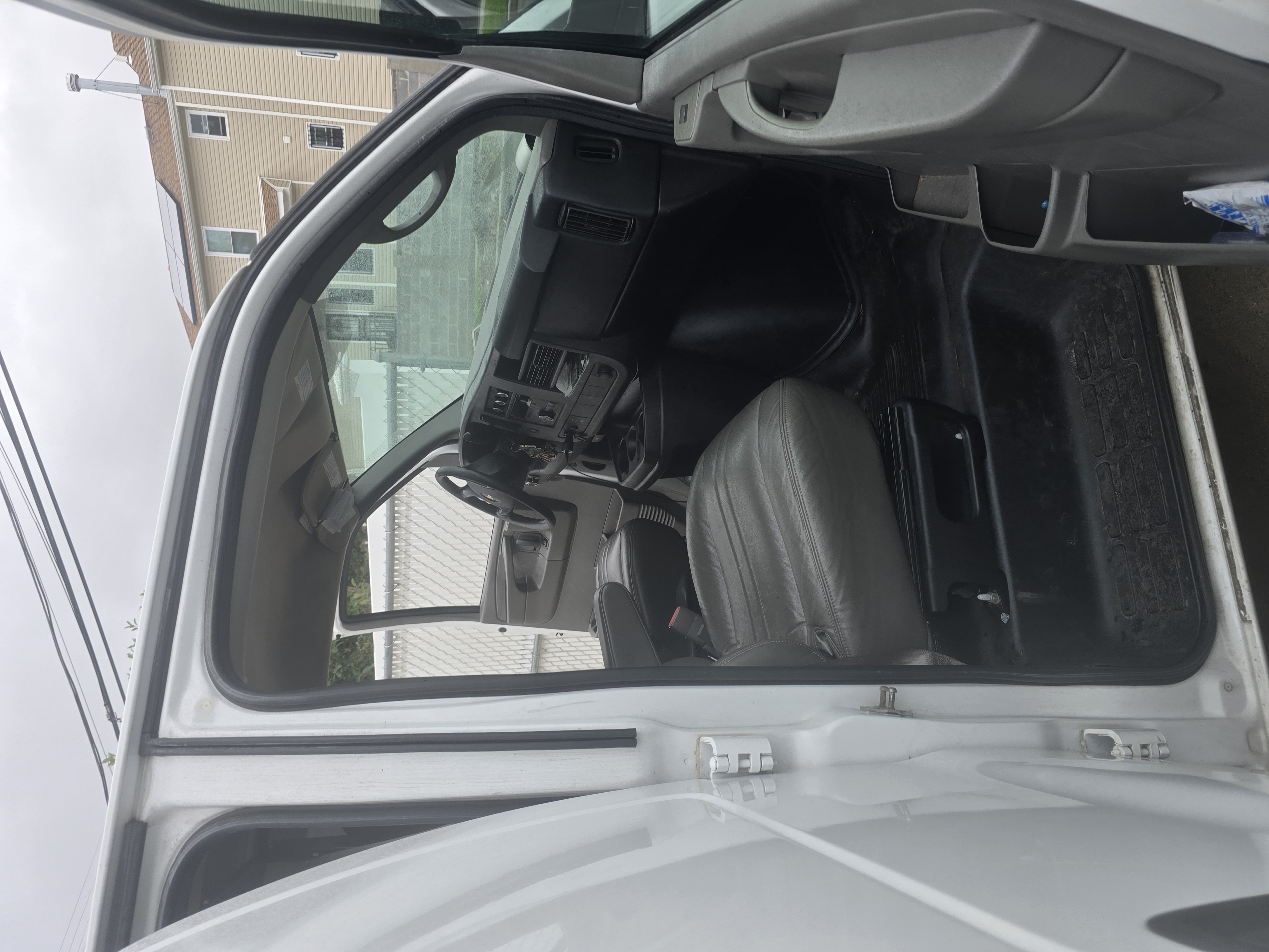 Used 2014 Chevrolet Express 2500 RWD image 9