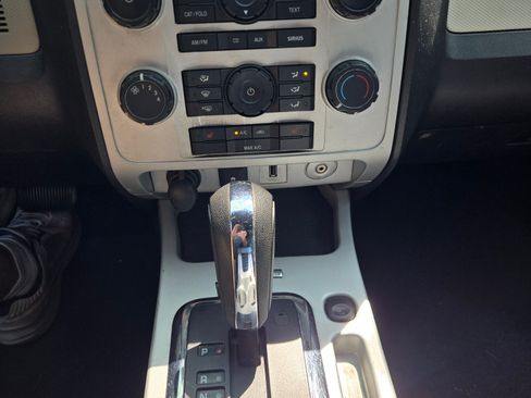 Used 2010 Mercury Mariner Premier image 11