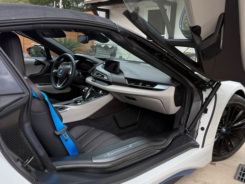 Used 2019 BMW i8 Roadster image 9