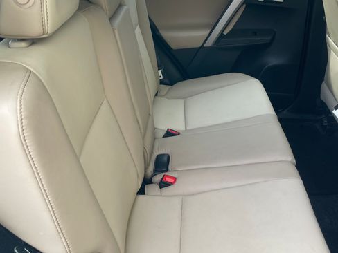 Used 2014 Toyota RAV4 Limited w/ Technology Package image 11