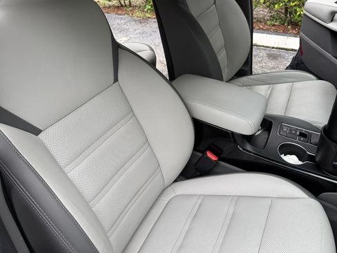 Used 2019 Kia Sorento SX image 11