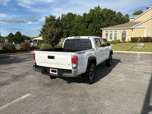 Used 2020 Toyota Tacoma TRD Off-Road AWD/4WD image 8