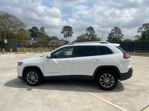 Used 2019 Jeep Cherokee Latitude Plus FWD image 10