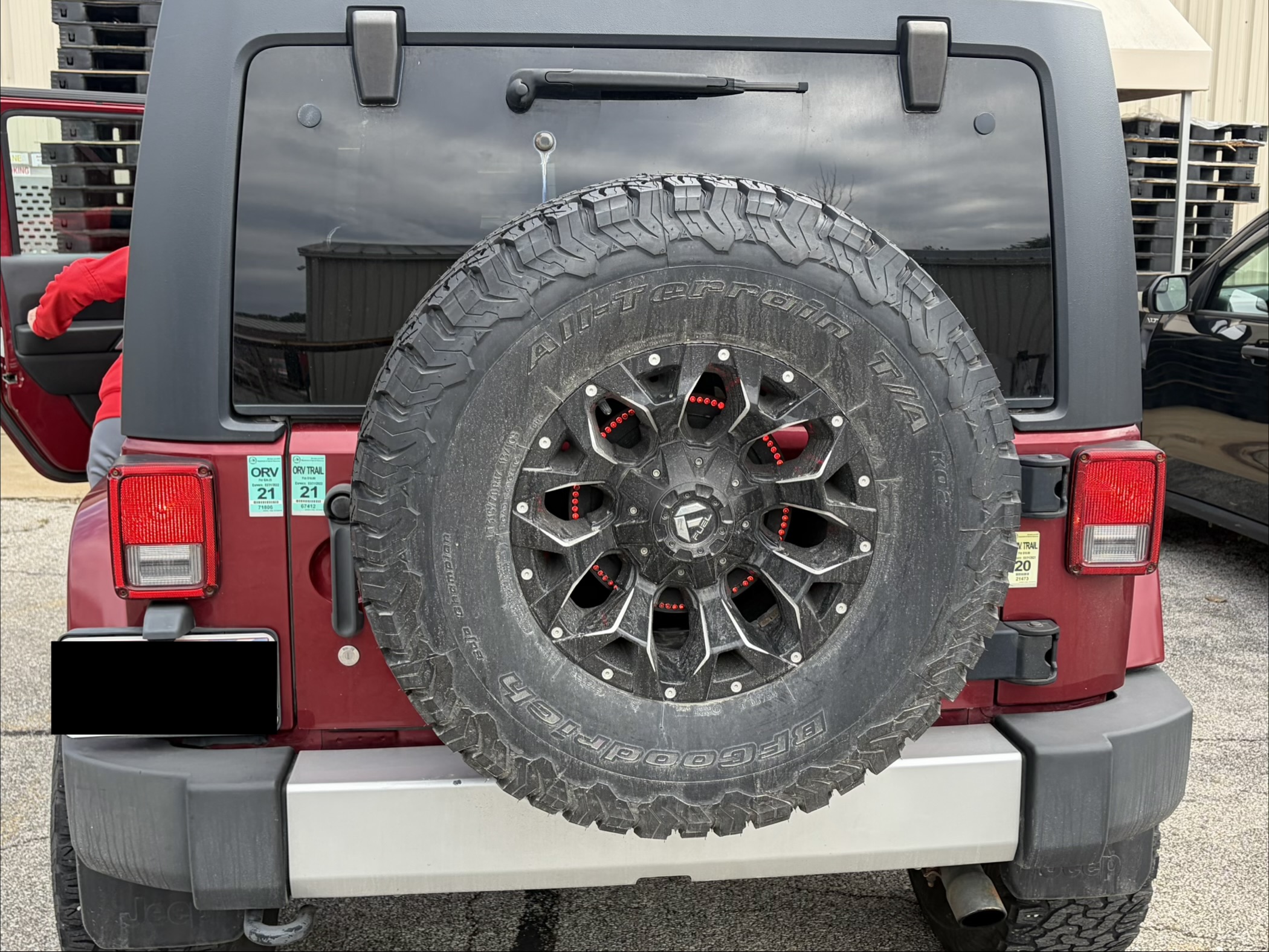 Used 2011 Jeep Wrangler Unlimited Sahara AWD/4WD image 4