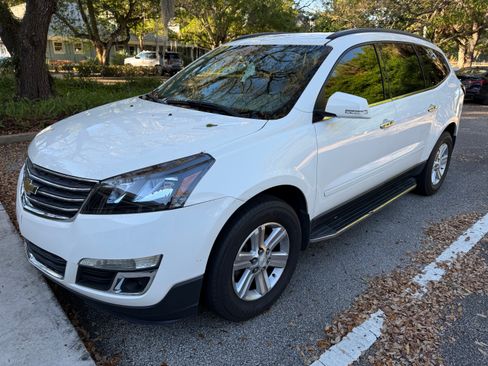 Used 2014 Chevrolet Traverse LT image 1