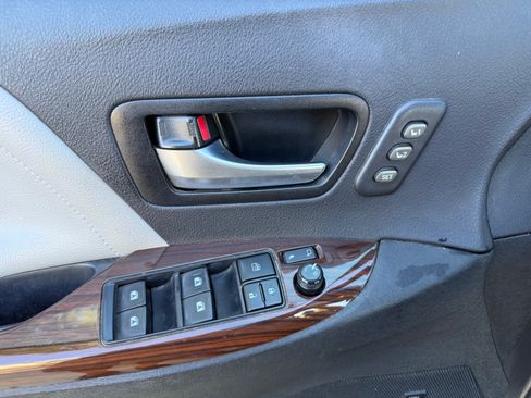 Used 2017 Toyota Sienna Limited image 16