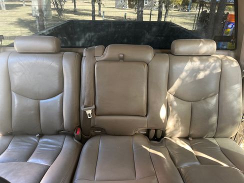 Used 2007 Chevrolet Silverado 2500 LT w/ Heavy-Duty Power Package image 14