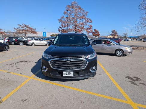 Used 2018 Chevrolet Traverse LT image 2