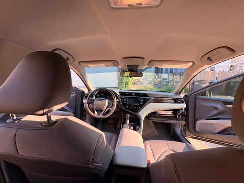 Used 2020 Toyota Camry LE FWD image 15