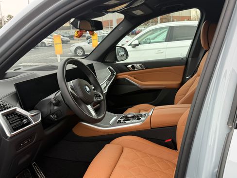 Used 2025 BMW X5 xDrive50e w/ M Sport Package image 15