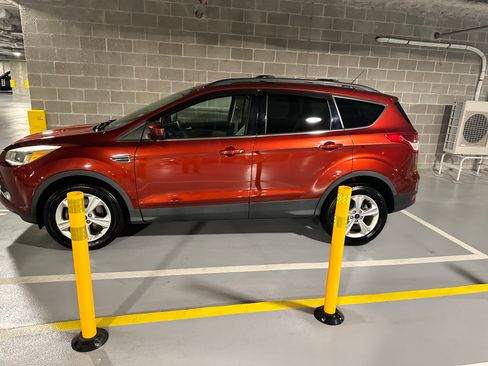 Used 2014 Ford Escape SE w/ Equipment Group 201A image 1