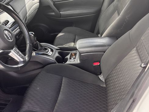 Used 2018 Nissan Rogue SV FWD image 11