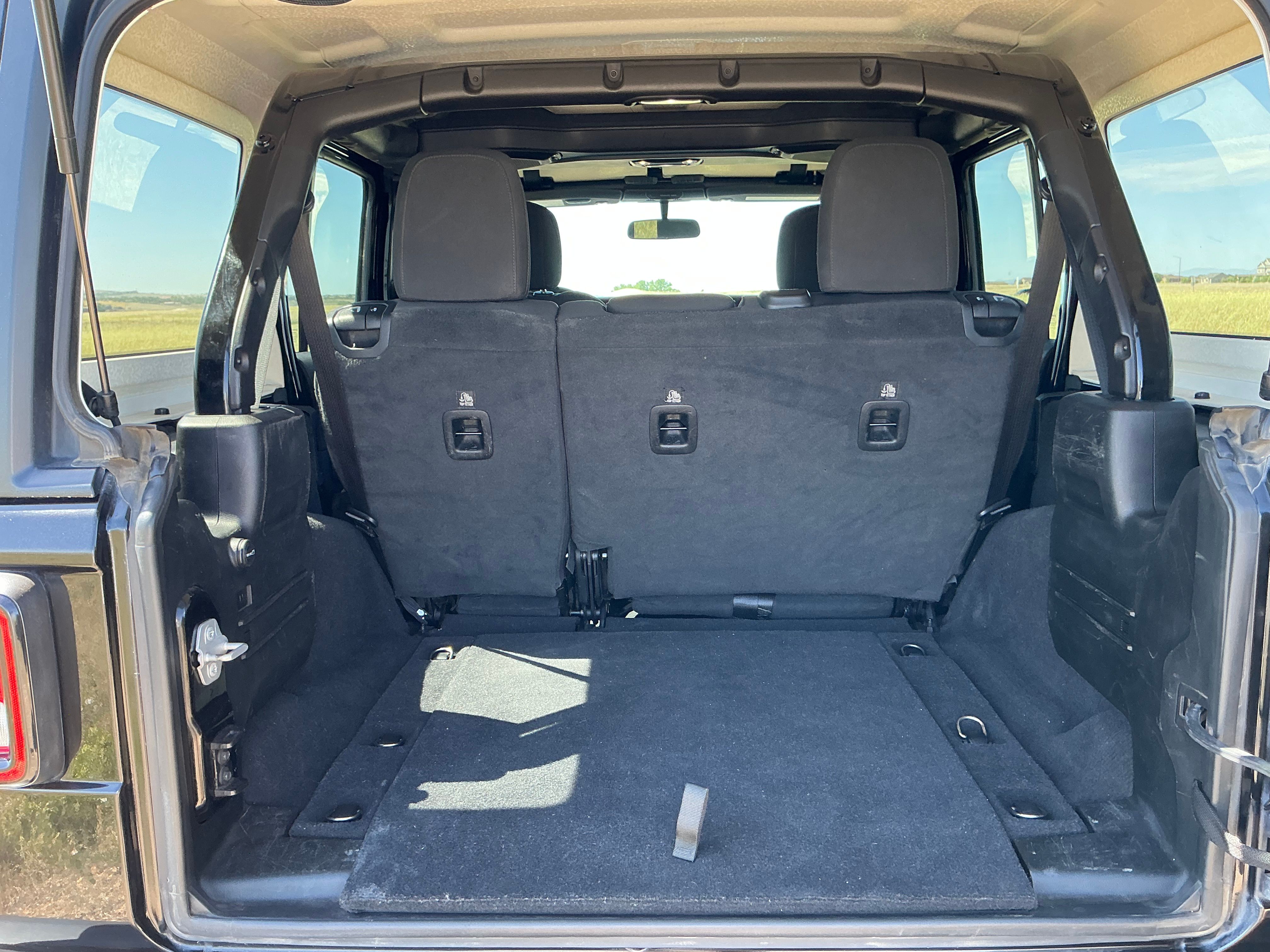 Used 2020 Jeep Wrangler Unlimited Sahara AWD/4WD image 19