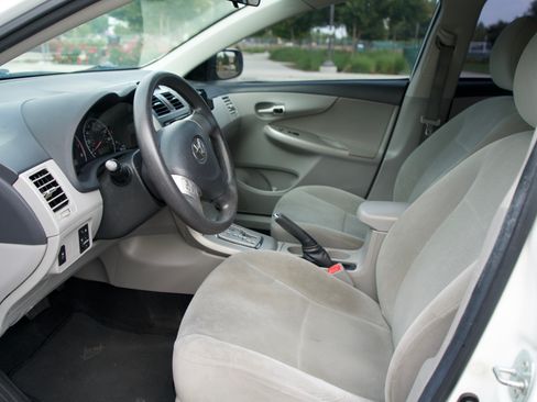 Used 2012 Toyota Corolla LE FWD image 21