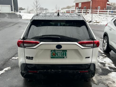 Used 2022 Toyota RAV4 XSE w/ Weather Package image 5