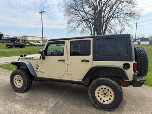 Used 2011 Jeep Wrangler Unlimited Rubicon w/ Trailer Tow Group image 4