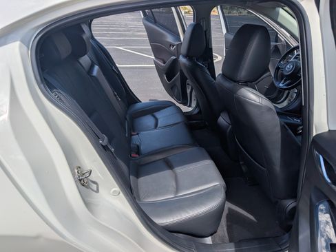 Used 2018 MAZDA MAZDA3 Grand Touring w/ Premium Equipment Package FWD image 13