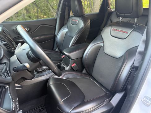 Used 2020 Jeep Cherokee Trailhawk w/ Comfort/Convenience Group AWD/4WD image 24