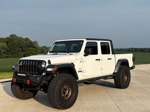 Used 2021 Jeep Gladiator Sport AWD/4WD image 1