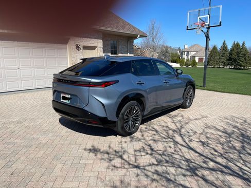 Used 2024 Lexus RZ 450e Premium w/ Accessory Package (2T) image 4